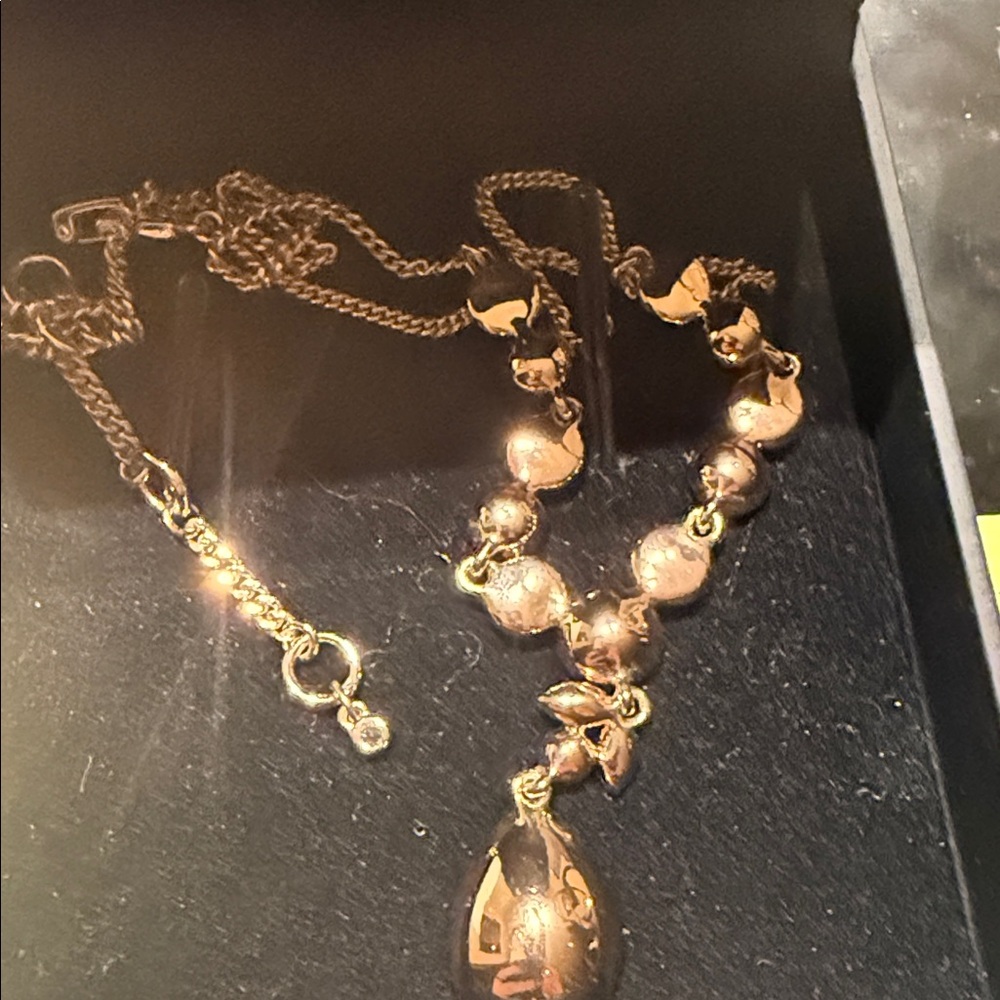 Rose Gold Teardrop Pendant Necklace - Elegant Women’s Jewelry - Picture 2 of 4